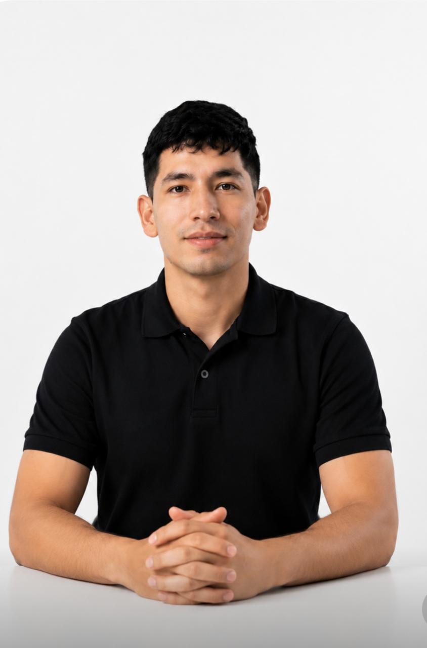 Yunior Zuloaga Molina — Fundador y CEO de TourDesk